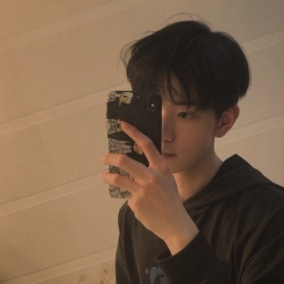 儒雅帅气的禁欲系男生微信头像