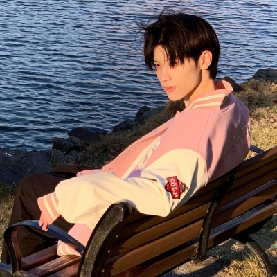 青春阳光大男孩微信头像