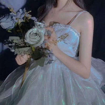 干净高级有质感的女生微信头像