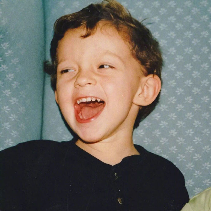 忧郁深沉的男生个性微信头像