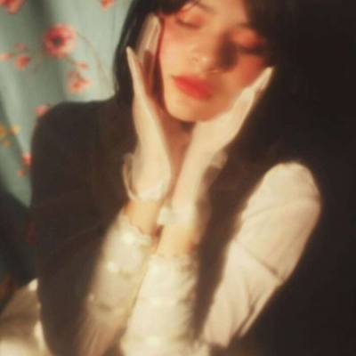 高调喜庆的精致高级欧美风微信头像