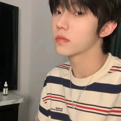 最火高冷气质男生头像