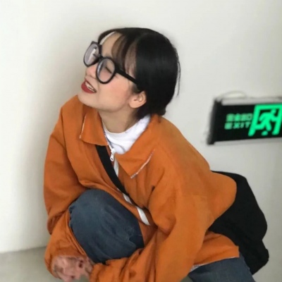 秋季橘子味的橙色系活力四射女生头像