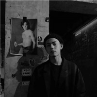颓废伤感男生微信头像