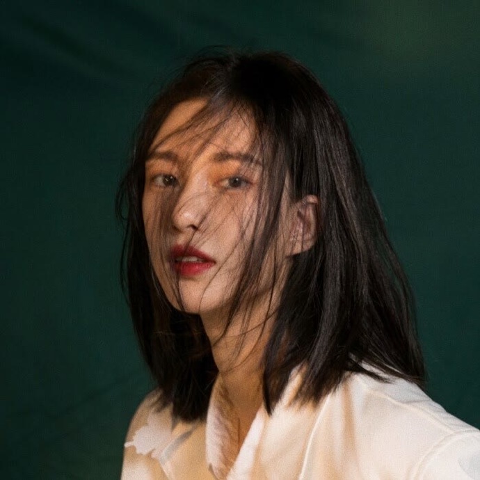 超美的复古风女生气质微信头像