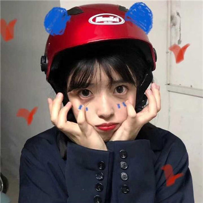 戴头盔的超美真人女生微信头像