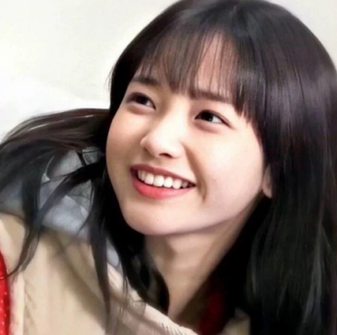 精选的高颜值美女微信头像