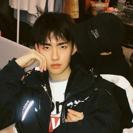 帅气阳光小哥哥微信头像