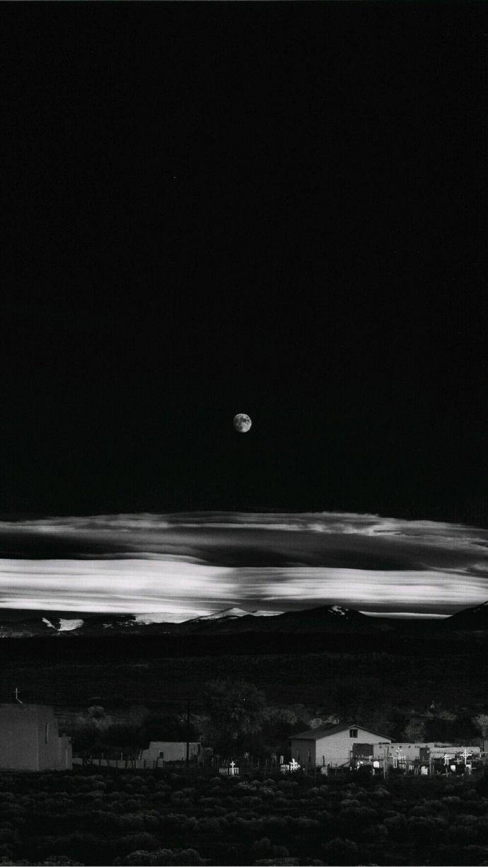 漆黑的有意境的微信朋友圈配图