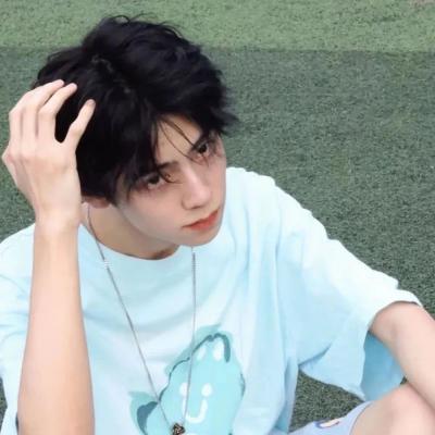 真人男头很飒又帅气