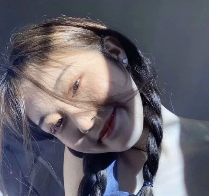 精选的高颜值美女微信头像