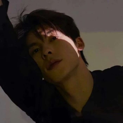 看着舒服但又很霸气的男生头像