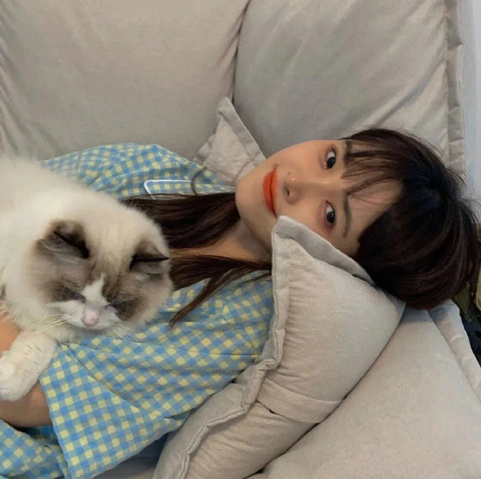 古灵精怪好看的女生微信头像