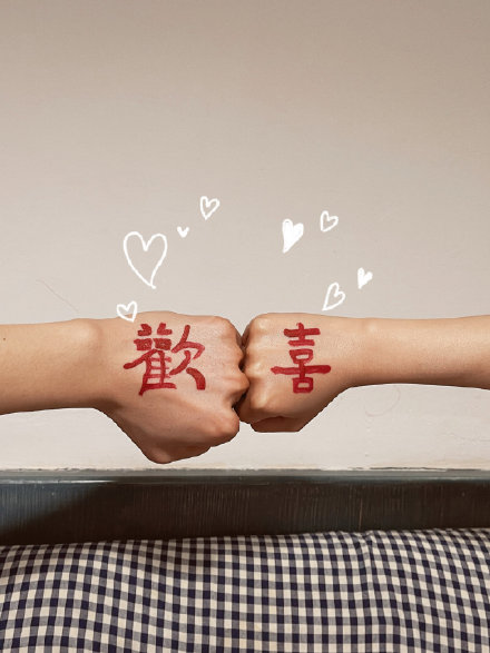 用手画出爱你情侣微信头像