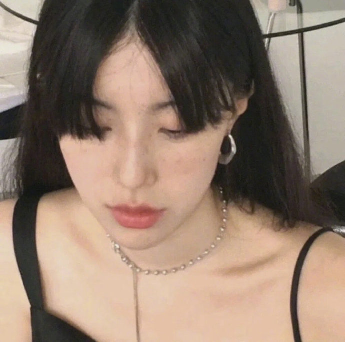 酷拽女孩微信头像