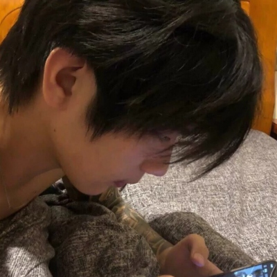 侧脸冷酷帅气男生微信头像