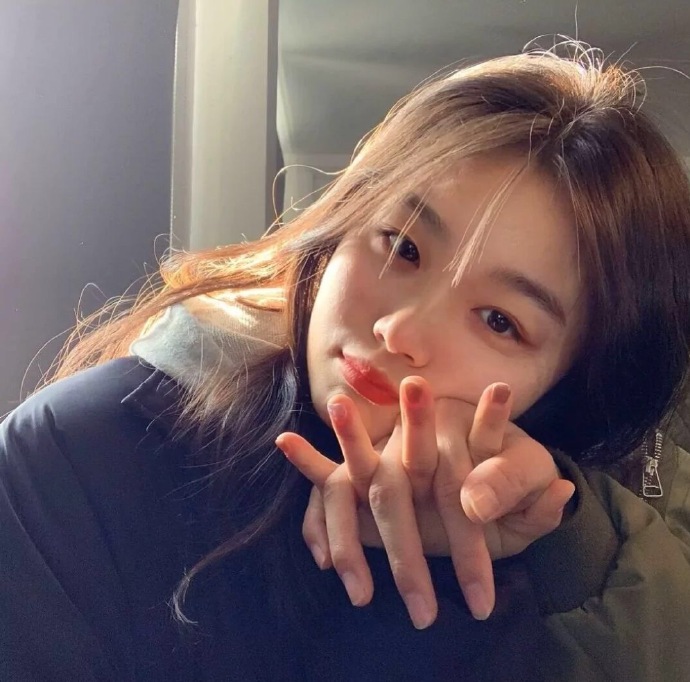 时尚文艺高颜值的闺蜜微信头像