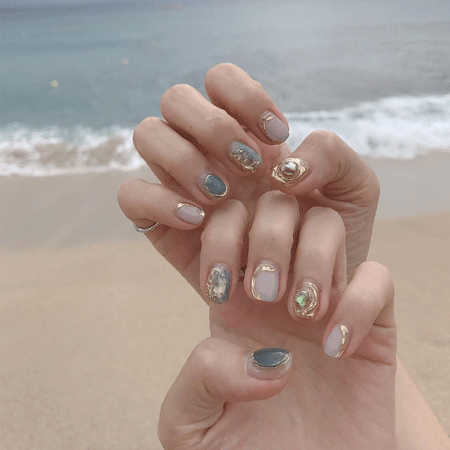 流行简约低调又好看的春日美甲