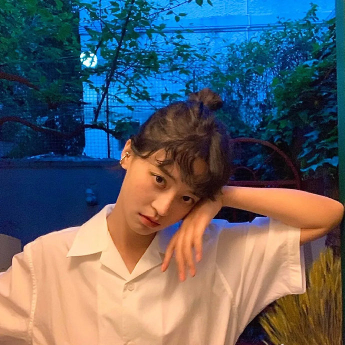 干净精致有气质的女生微信头像