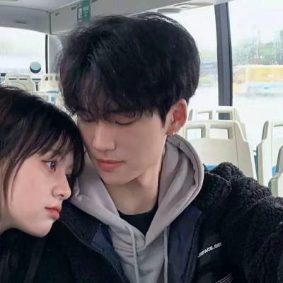 一人一张很甜的情侣头像