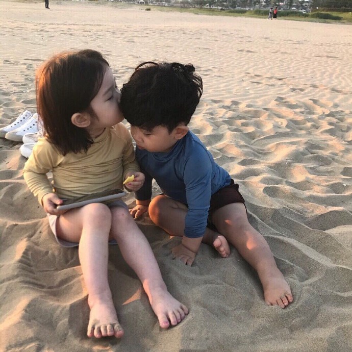 可永久使用的双人情侣微信头像