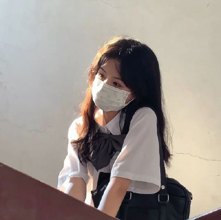 清纯且身材好女孩微信头像