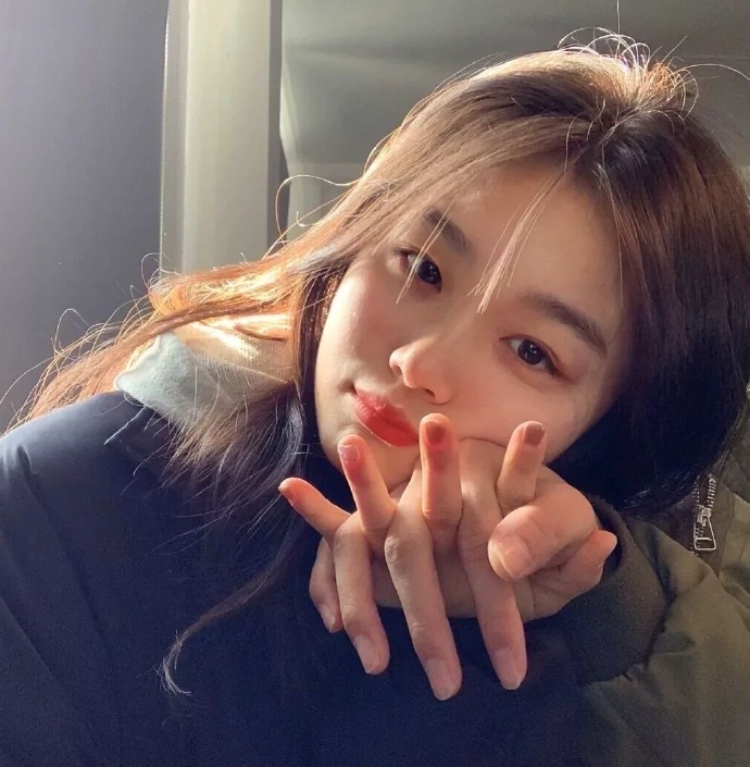 超美气质女生微信头像