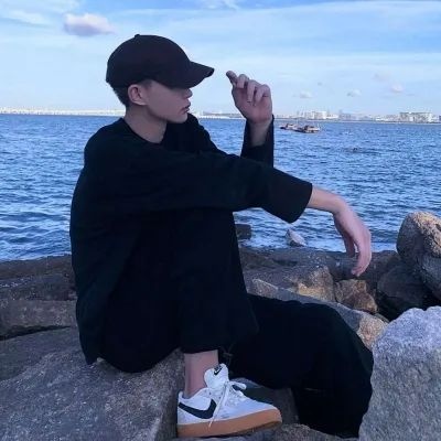 很丧很伤的男生微信头像