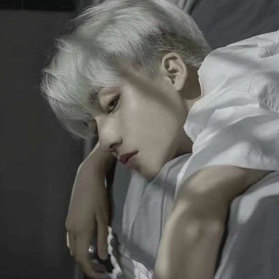 很丧很伤的男生微信头像