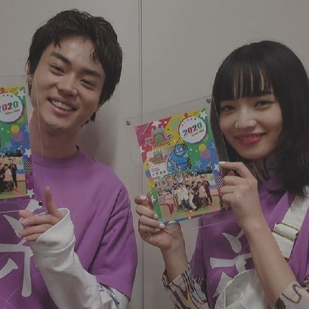 小松菜奈菅田将晖同框甜美图片