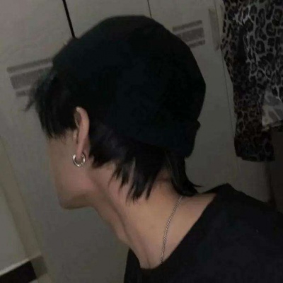 不露脸的超酷成熟男生头像