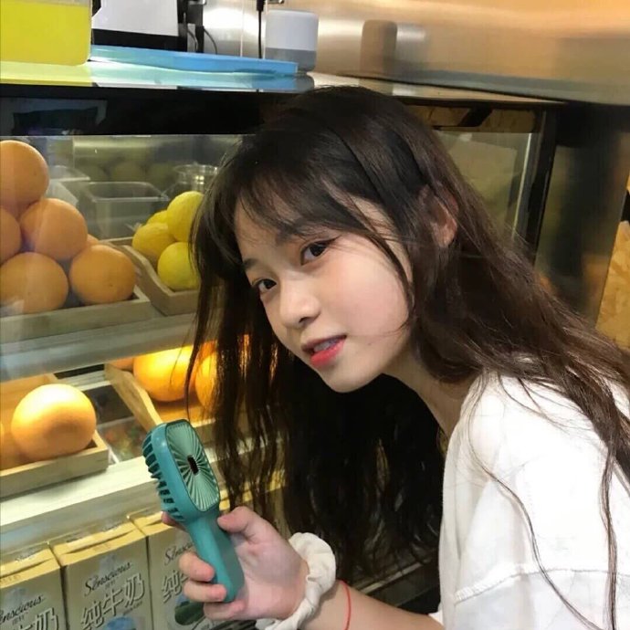 看起来有年代感的复古女生头像