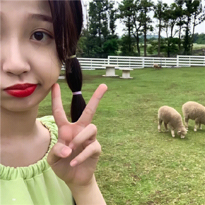 很清纯的真人系列很火的女头