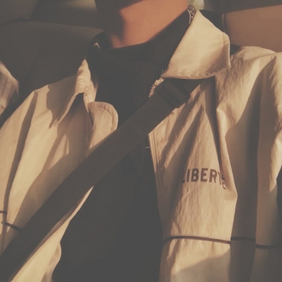 ins极简风霸气酷拽的男生微信头像