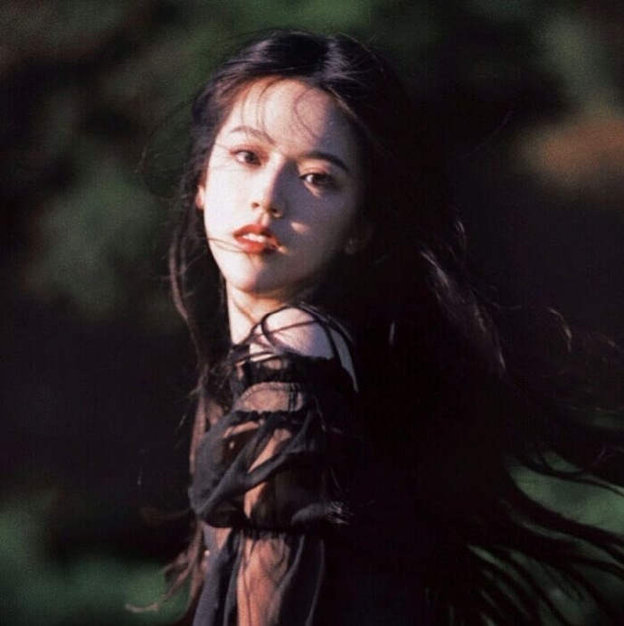 超美的复古风女生气质微信头像