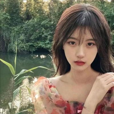 纯欲风精致女生头像