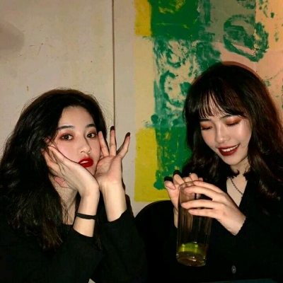 超开心洒脱的闺蜜双人微信头像