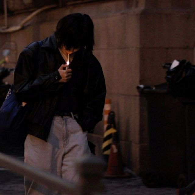 忧郁帅气超拽的男生微信头像