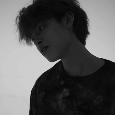 很火的丧系帅气侧脸男生头像