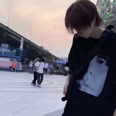 帅气高冷男生微信头像