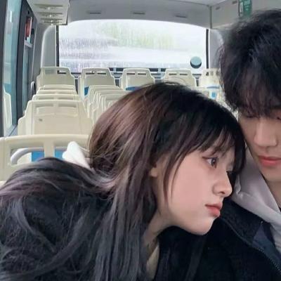 一人一张很甜的情侣头像