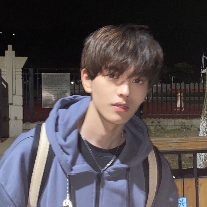 清爽干净帅气男生微信头像