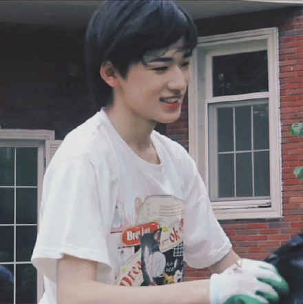 宋亚轩帅气微信头像