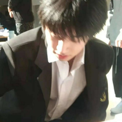 复古很文艺的帅气男生微信头像