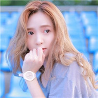 美好的清新蓝色女生头像
